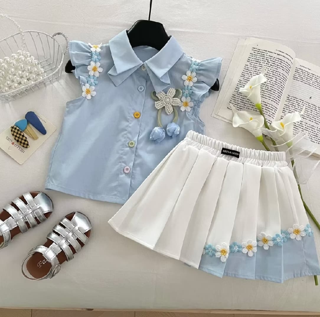 Girls 2-Piece Daisy Top & Pleated Skirt Set — Light Blue & White